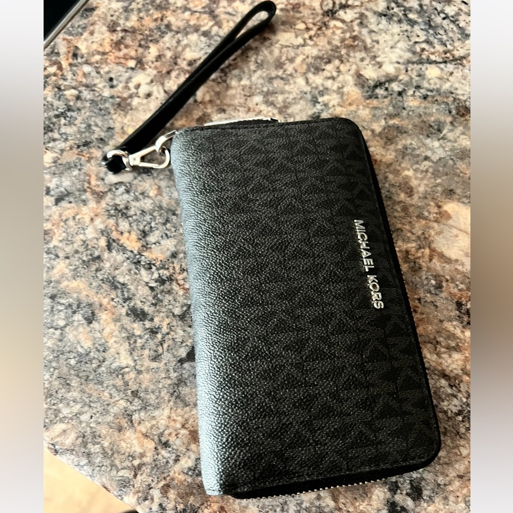 Micheal Kors wallet excellent condition